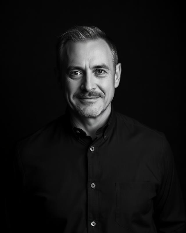 Placeholder portrait of an APEX ACADEMY trading mentor